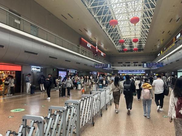 北京西站预计发送旅客192万人！你正在双节出行路上吗？