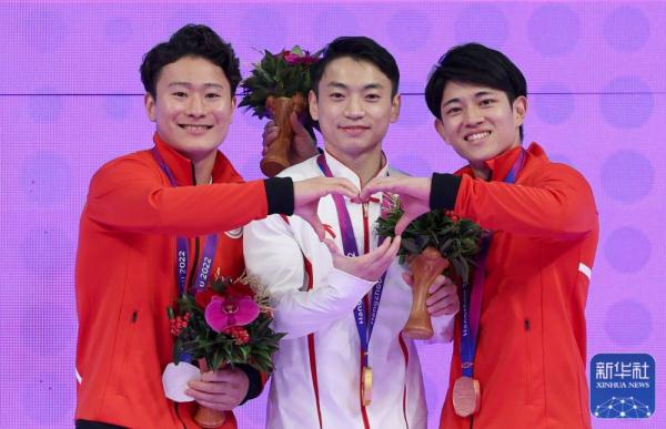 杭州亚运会 | 邹敬园获男子双杠冠军 杭州亚运会 | 邹敬园获男子双杠冠军