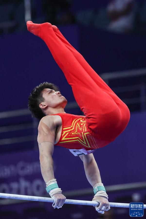 杭州亚运会中国选手包揽男子单杠冠亚军