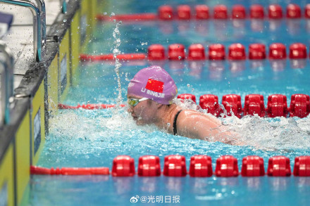 李冰洁800米自由泳夺魁