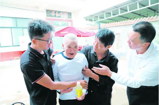 走失28年的她,这个中秋节终于和家人团圆 走失28年的她,这个中秋节终于和家人团圆