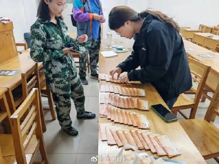慕了！河南一高校免费发近36万张餐券 每个学生10张共100元