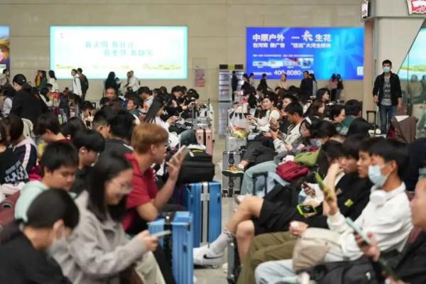 “中国14亿人，2亿人在郑州东站”？国铁集团郑州局：管内今日预计发送旅客85.1万人次