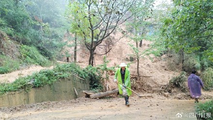 提前预警！巴中两户8人避险转移后发生滑坡