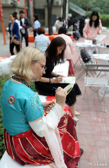 体验中秋民俗 感受中国传统文化魅力