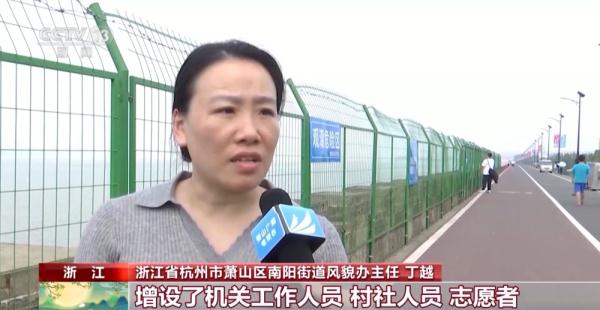 观潮景区迎游客高峰 多路记者带您追潮钱塘江→ 观潮景区迎游客高峰 多路记者带您追潮钱塘江→