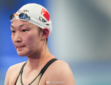 李冰洁800米自由泳夺魁