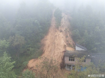 提前预警！巴中两户8人避险转移后发生滑坡