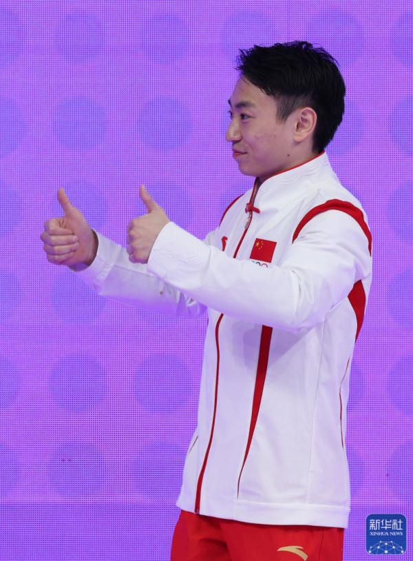 杭州亚运会邹敬园获男子双杠冠军