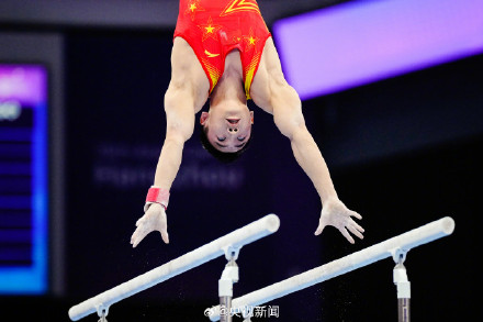 邹敬园夺得杭州亚运会男子双杠金牌