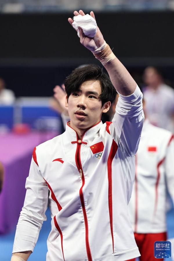 杭州亚运会中国选手包揽男子单杠冠亚军