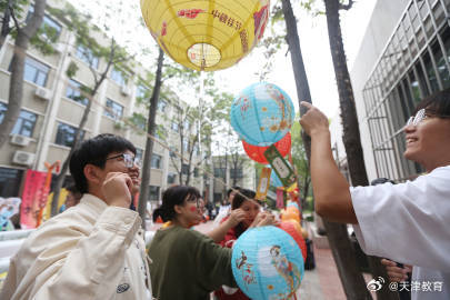 体验中秋民俗 感受中国传统文化魅力
