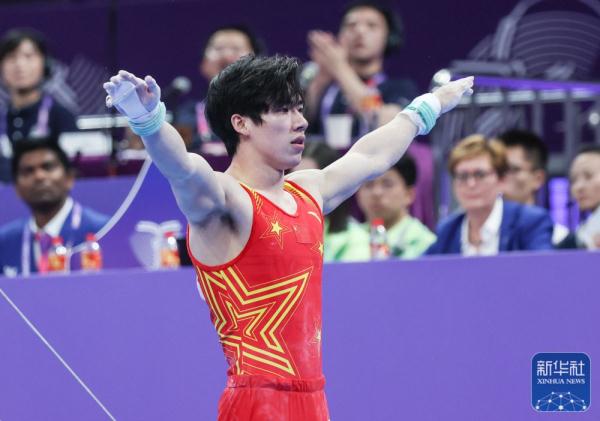 杭州亚运会 | 中国选手包揽男子单杠冠亚军