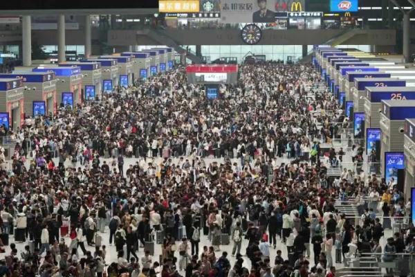 “中国14亿人，2亿人在郑州东站”？国铁集团郑州局：管内今日预计发送旅客85.1万人次
