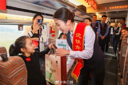 今天全国铁路迎黄金周客流最高峰 今天全国铁路迎黄金周客流最高峰