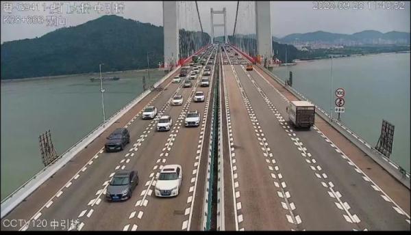 一觉醒来“堵”上热搜第一！有人已打道回府！网友感叹：上了高速发现全是聪明人……