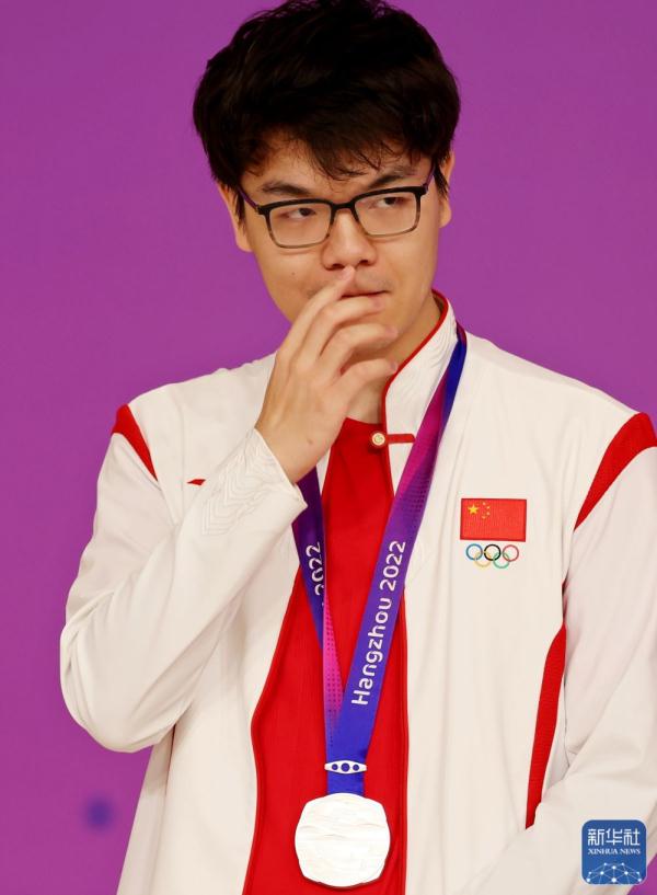 杭州亚运会｜围棋男子个人赛：柯洁摘银