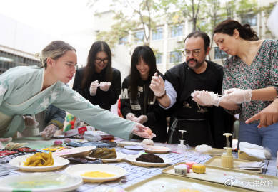 体验中秋民俗 感受中国传统文化魅力