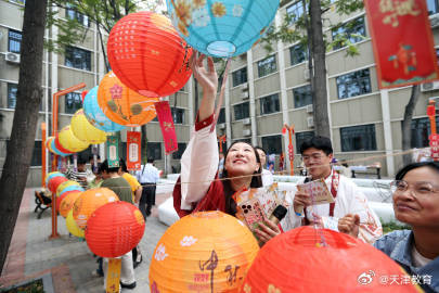 体验中秋民俗 感受中国传统文化魅力