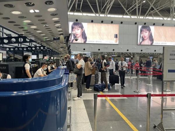 北京西站预计发送旅客192万人！你正在双节出行路上吗？