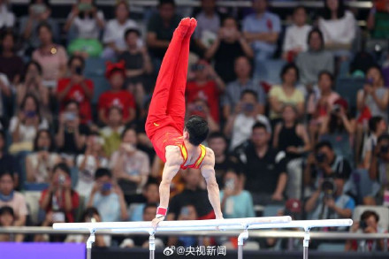 邹敬园夺得杭州亚运会男子双杠金牌