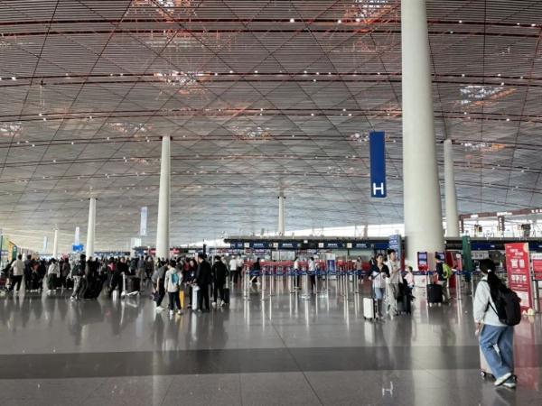 北京西站预计发送旅客192万人！你正在双节出行路上吗？