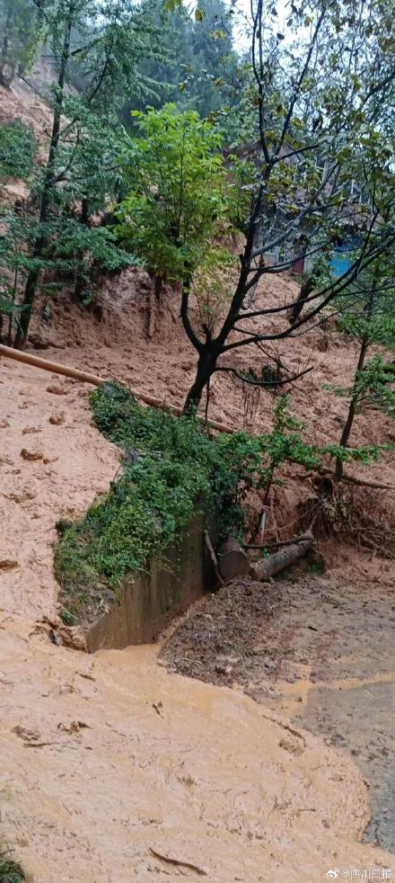 提前预警！巴中两户8人避险转移后发生滑坡