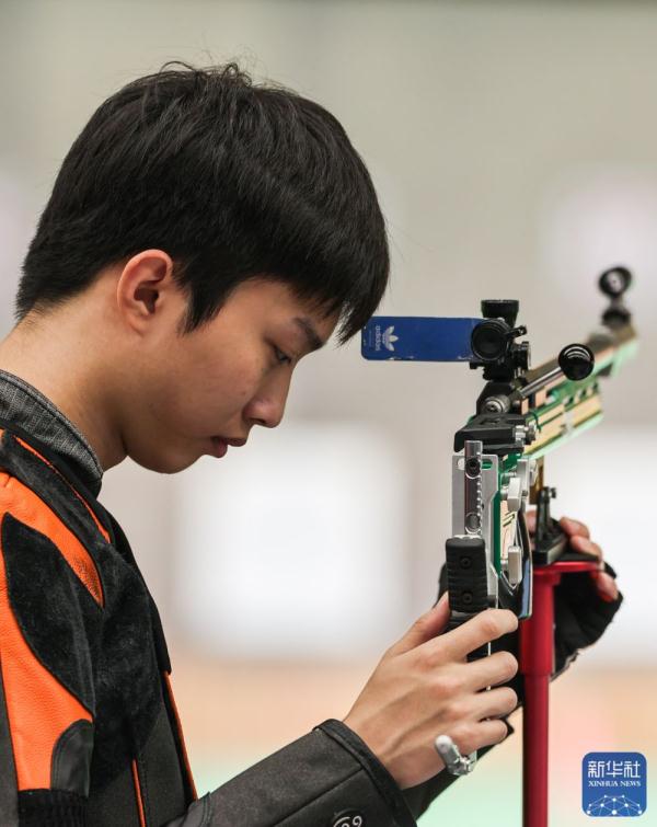 杭州亚运会射击男子50米步枪3种姿势团体赛中国队摘银