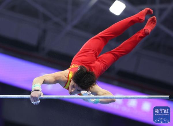 杭州亚运会 | 中国选手包揽男子单杠冠亚军