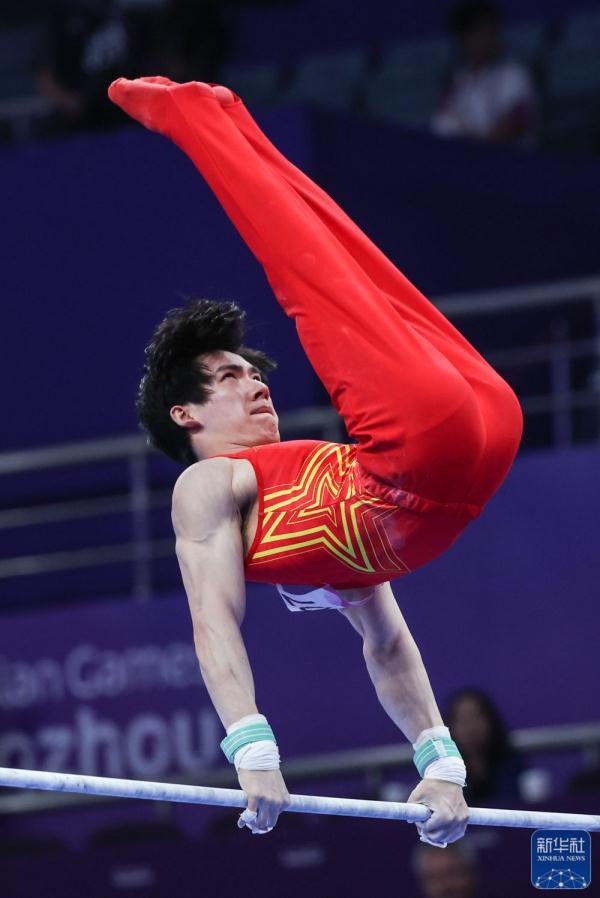 杭州亚运会 | 中国选手包揽男子单杠冠亚军