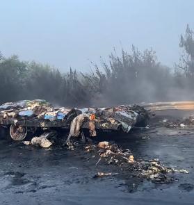 “少说几万辆车被堵”？一高速崩溃堵车7小时，罪魁祸首全因这一辆车…