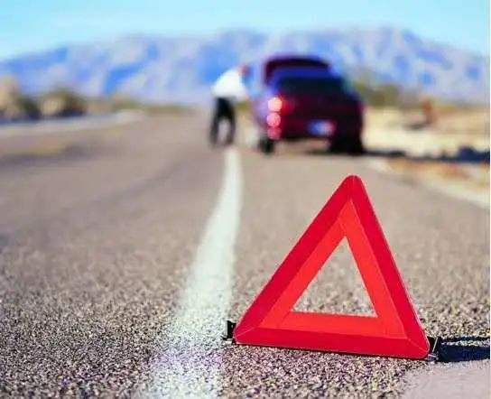 高速路上三车相撞，许昌消防员化身“奶爸”救出四个月大婴儿