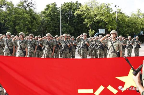 烈士梅雄的外甥，当海军啦!