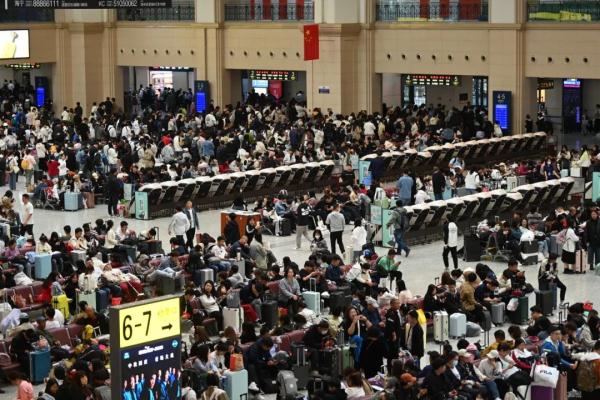 51.6万人次！哈铁创今年单日客流新高，这些方向仍有余票→