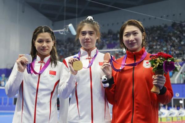 这张合影刷屏！张雨霏和她的约定兑现了