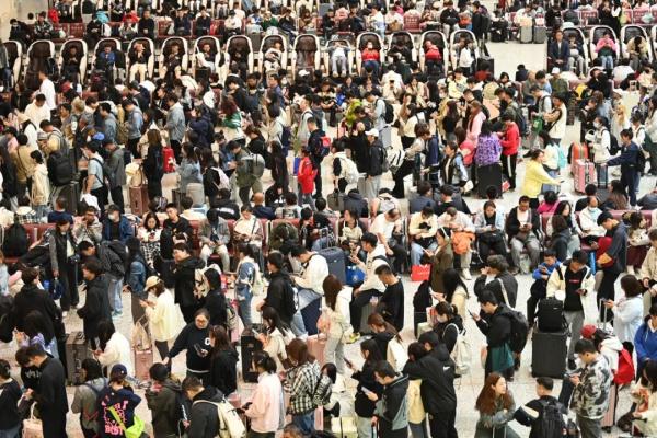 51.6万人次！哈铁创今年单日客流新高，这些方向仍有余票→