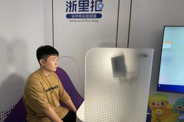 浙江首个火车站办证窗口“开张”! 浙江首个火车站办证窗口“开张”!