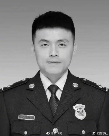 危急时刻他推开战友自己被砸牺牲