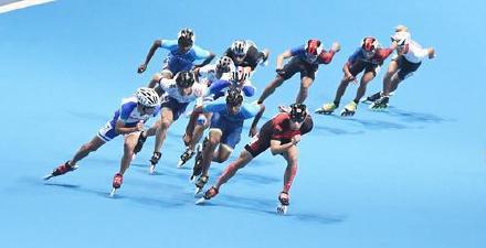 男子速度轮滑10000米积分淘汰赛,中国选手张振海摘银 男子速度轮滑10000米积分淘汰赛,中国选手张振海摘银