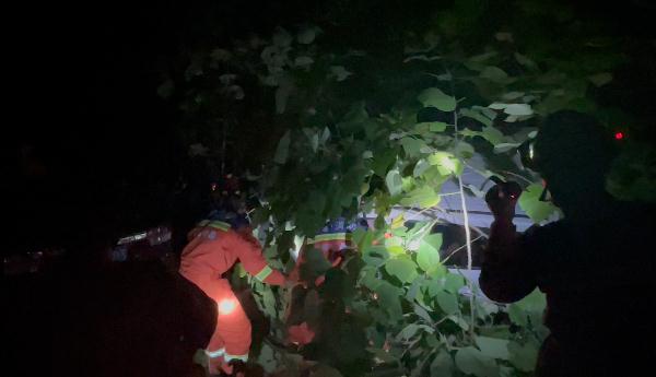 高速路上三车相撞，许昌消防员化身“奶爸”救出四个月大婴儿