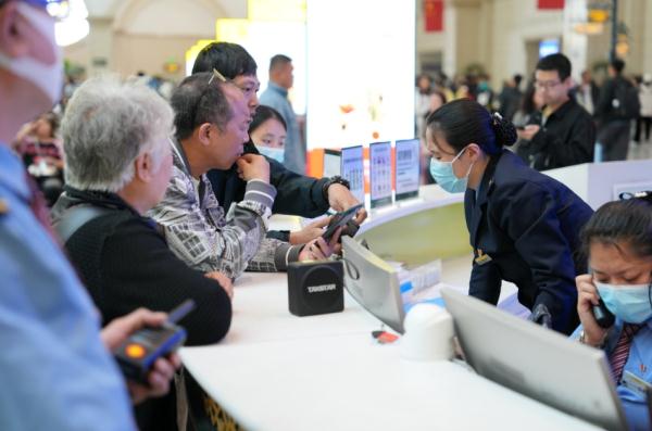 51.6万人次！哈铁创今年单日客流新高，这些方向仍有余票→