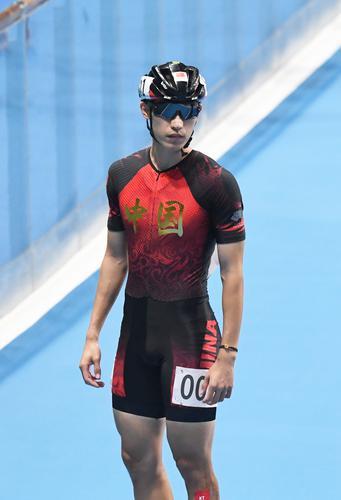 男子速度轮滑10000米积分淘汰赛,中国选手张振海摘银 男子速度轮滑10000米积分淘汰赛,中国选手张振海摘银