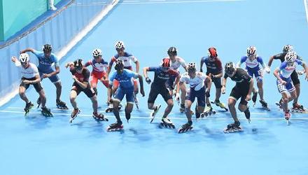 男子速度轮滑10000米积分淘汰赛,中国选手张振海摘银 男子速度轮滑10000米积分淘汰赛,中国选手张振海摘银