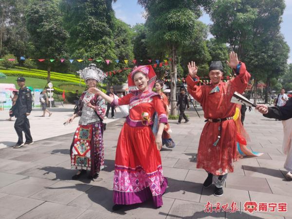 广西旅游订单暴涨!同比增长305% 广西旅游订单暴涨!同比增长305%