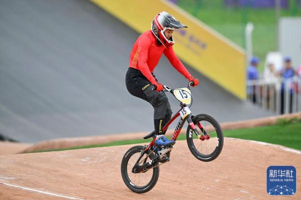 杭州亚运会丨顾权权获竞速小轮车女子竞速赛亚军