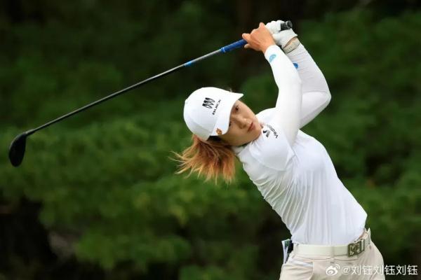 刘钰陈笑(右三),王欢(右六),王诗蕴(左六),严思雅(左二)中国队加油!