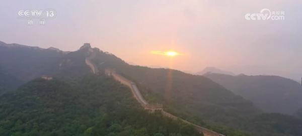 在飘扬的五星红旗下 每一处光景都是锦绣中国 在飘扬的五星红旗下 每一处光景都是锦绣中国