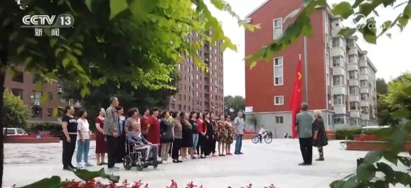 迎着朝阳 五星红旗熠熠生辉 迎着朝阳 五星红旗熠熠生辉