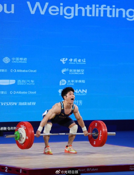 李发彬举重男子61公斤级夺金