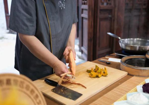 软糯香甜又酥脆,南瓜这样做太好吃了→ 软糯香甜又酥脆,南瓜这样做太好吃了→